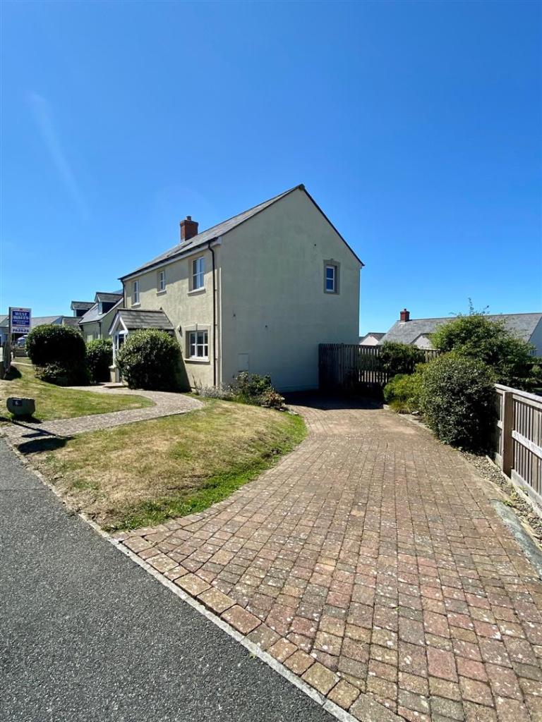 6 Swanswell Close 1.jpg