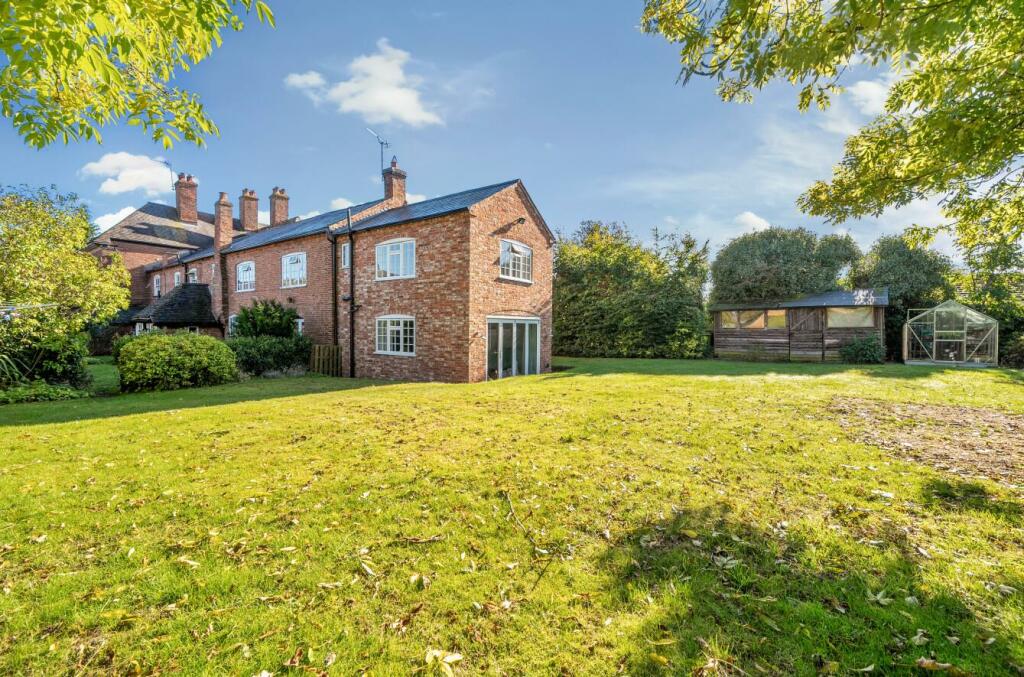 Little Manor, Wolston