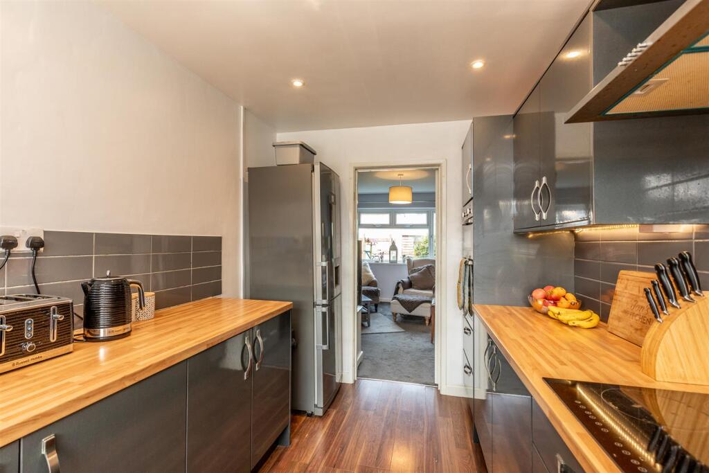 Bevington Close, Patchway Kitchen b.jpg