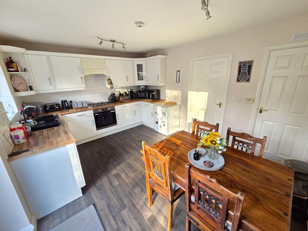 Dining kitchen
