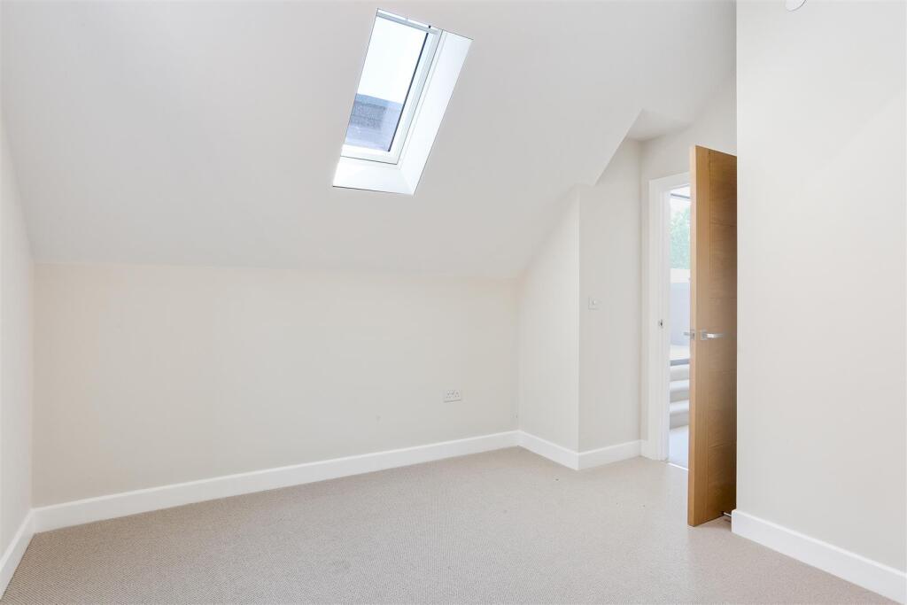 1469541018 - Campbell House, High Steet, KT1712.jp