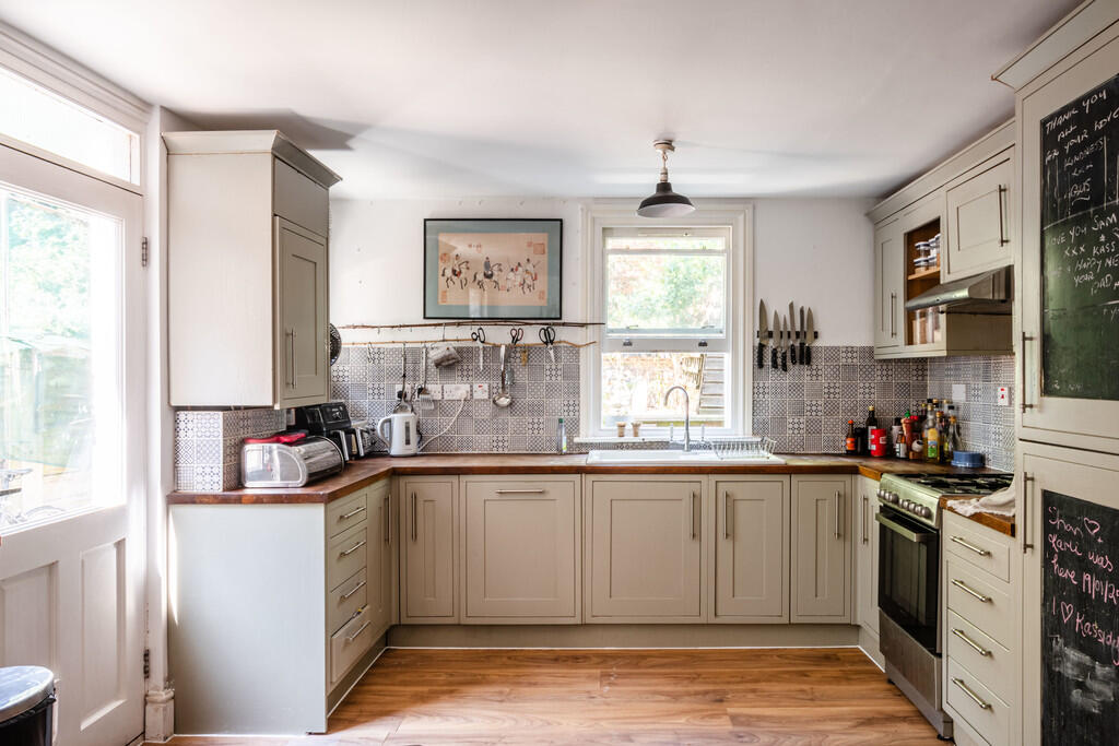 Graham Rd 213 - L...