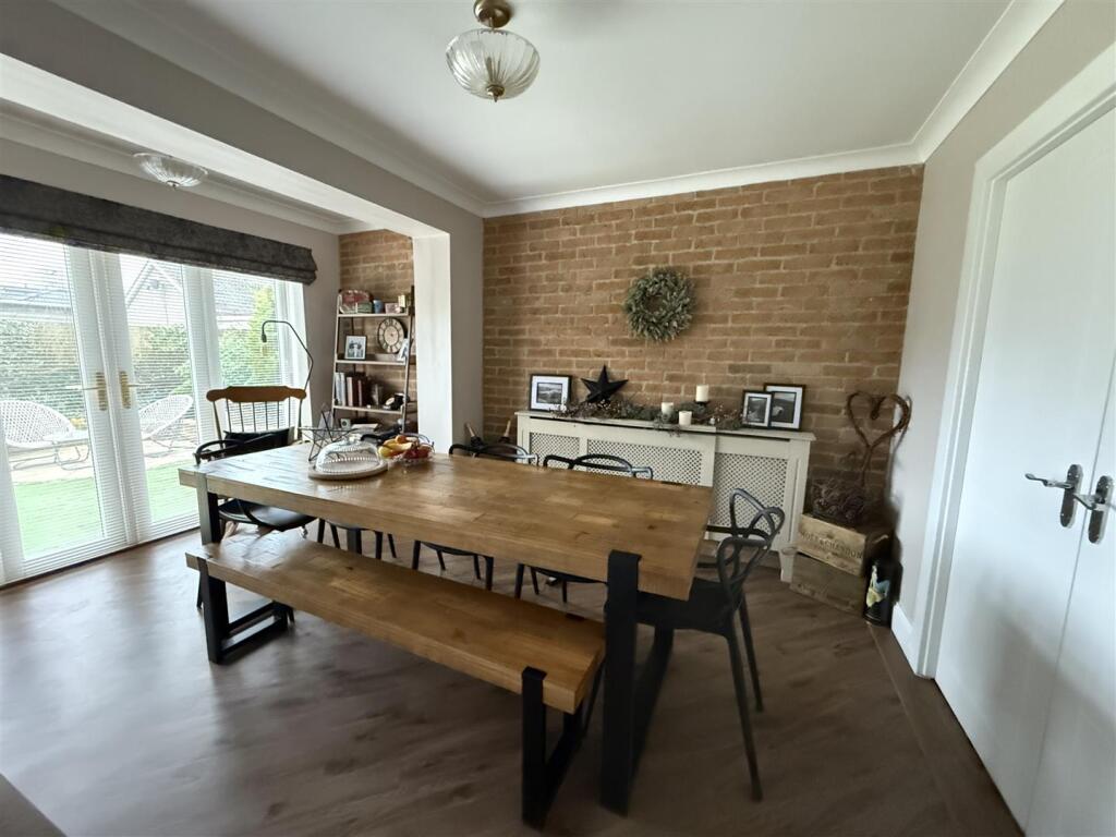 KITCHEN &amp; DINER