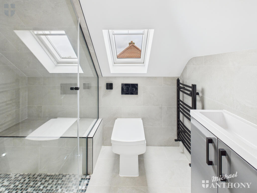 CAM03852G0-PR0410-STILL036