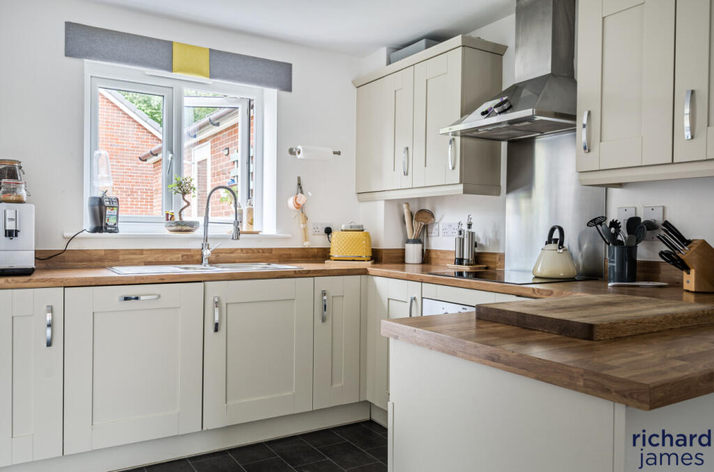 7da851c350b944439d0f63d55f7a1af3