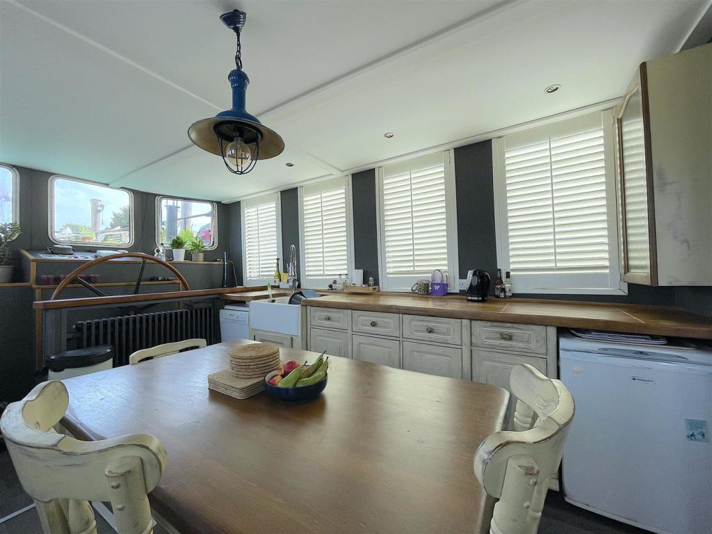 Kitchen (1).jpeg
