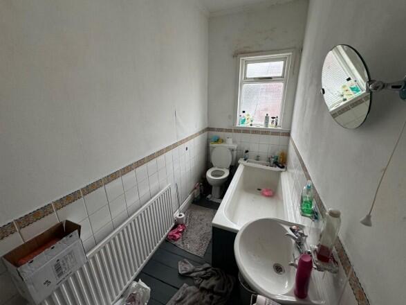 BATHROOM T202505071439.jpg