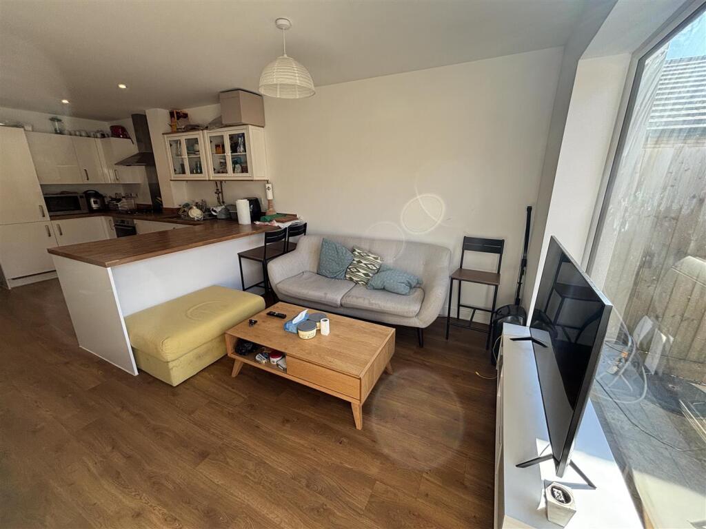 Living room kitchen.jpg