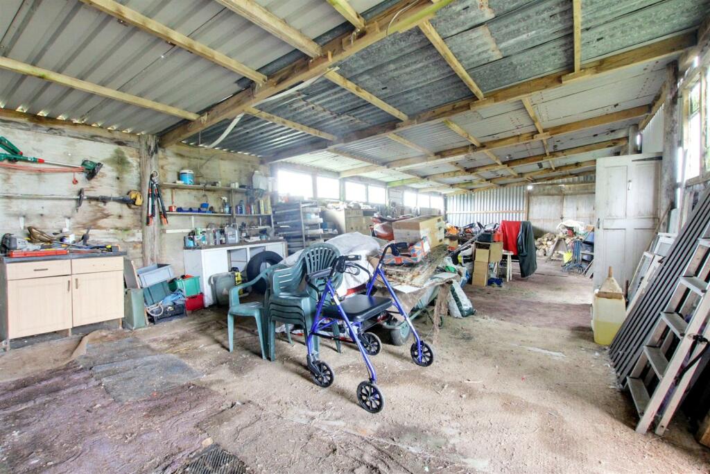Garage/Workshop