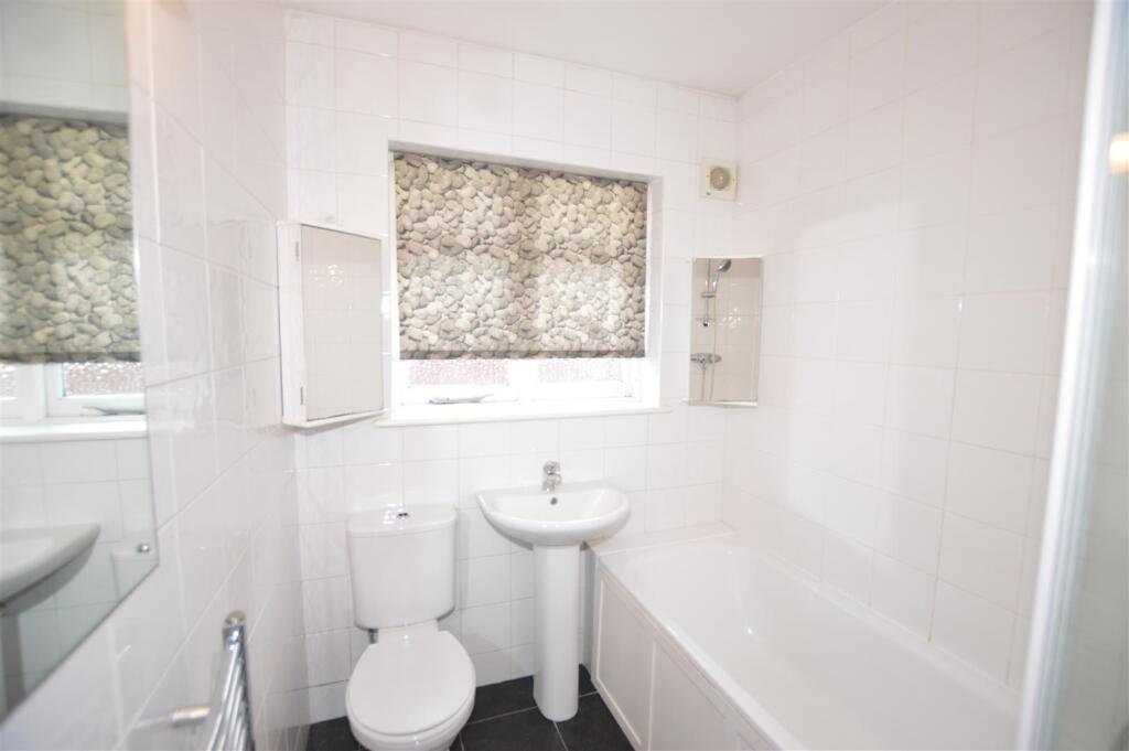 32 The Ridge bath.JPG