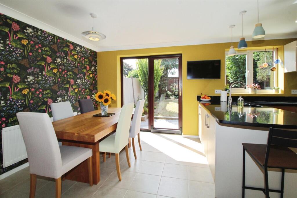 Open plan kitchen/dining room