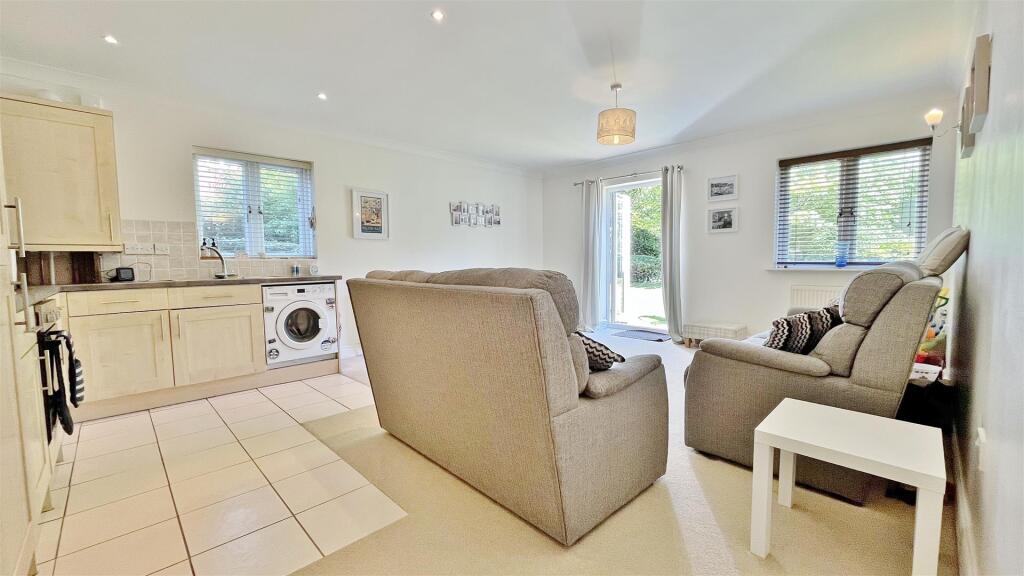 Lounge/Kitchen