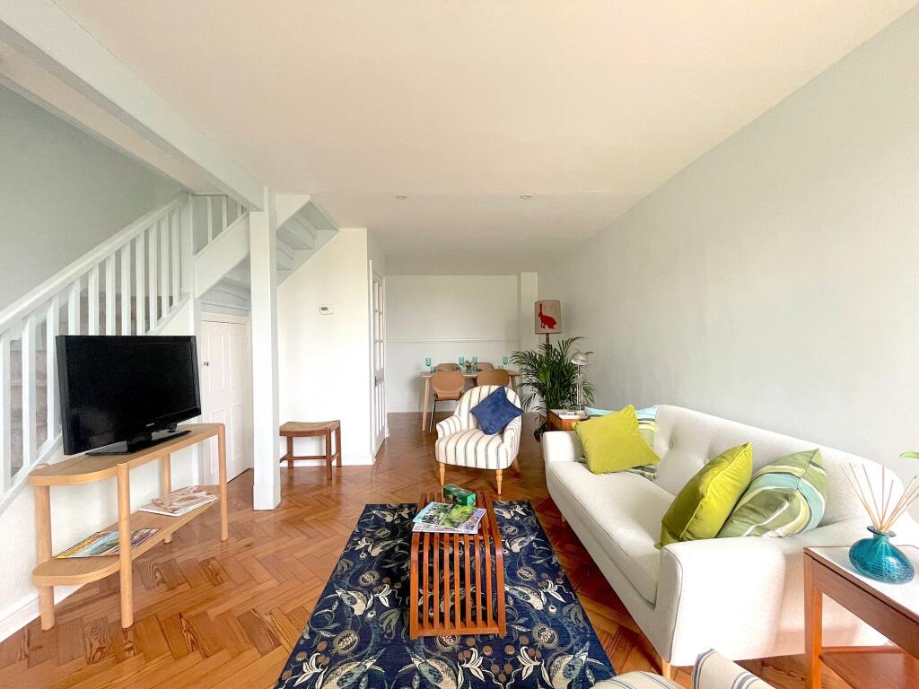 Living Room/Dining Room (5)