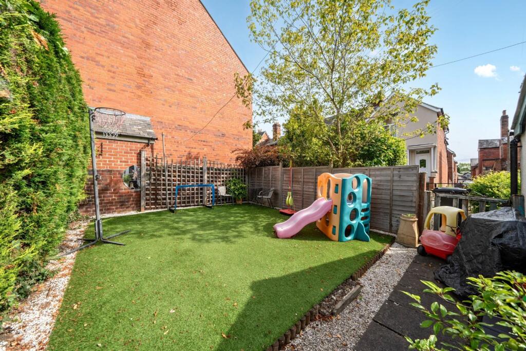 Garden with gate access.jpg