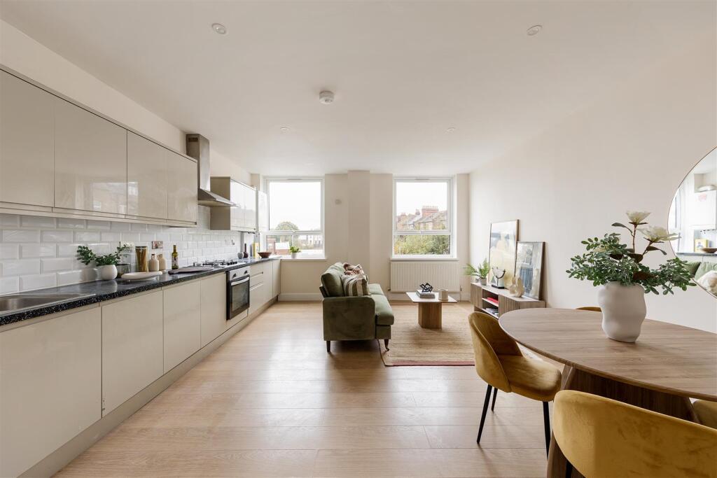 Orchard House, E18