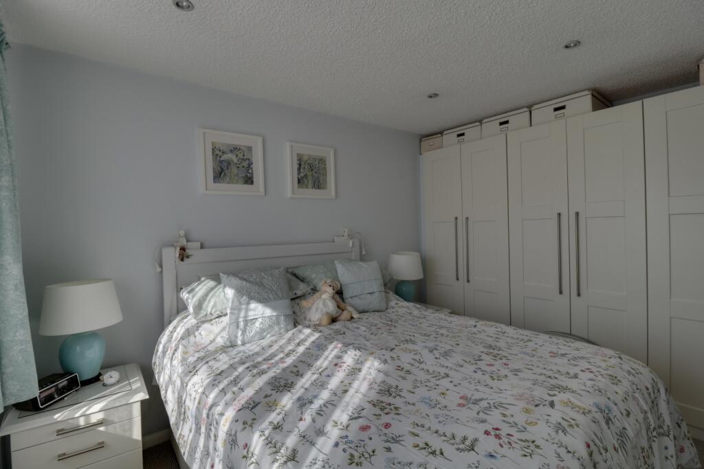 Bed 1 b