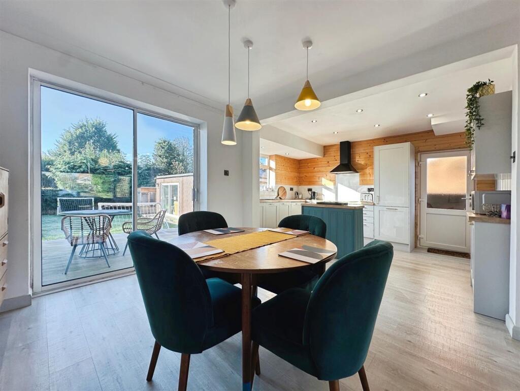 0a6895e9--4521-8220-D83CB4C9DE91-69919-00002CFF817