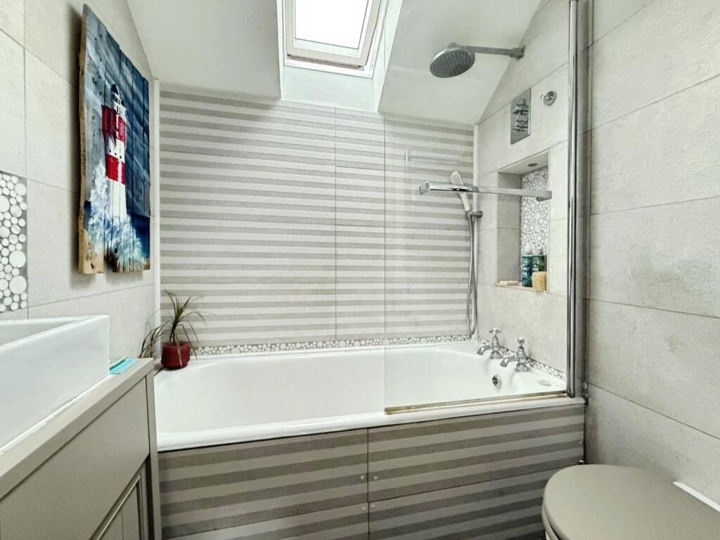 pbox-bathroom-335726.jpeg