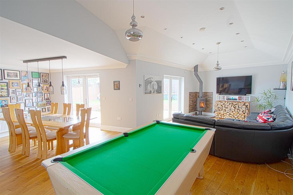 lounge diner pan .jpg