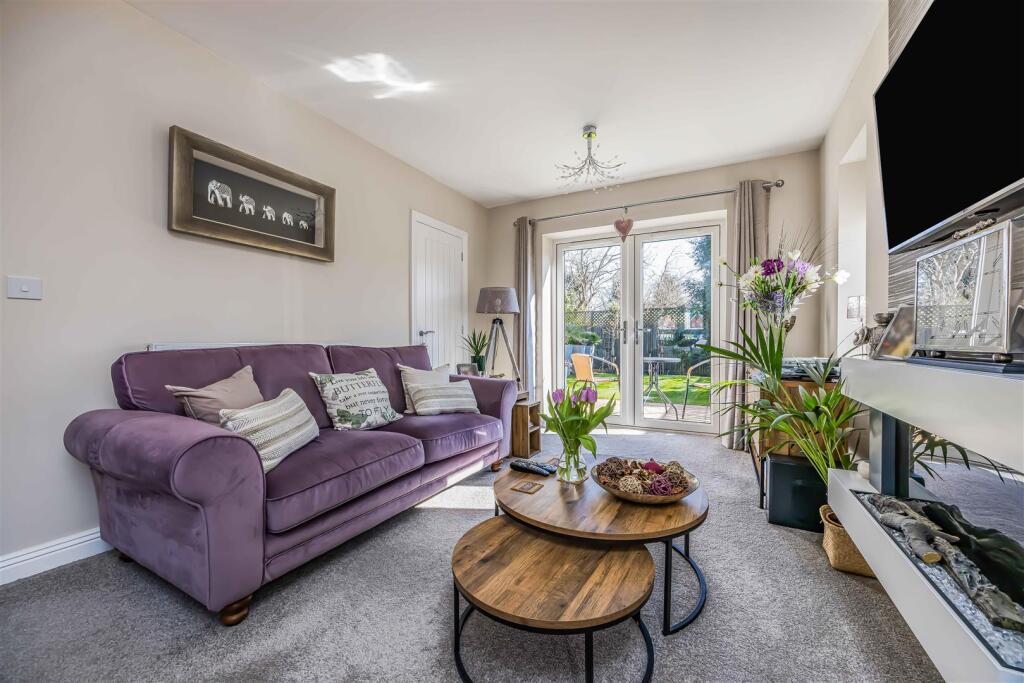 32 Longcroft Way, Havant-Small-PorticoMarketing-Ne