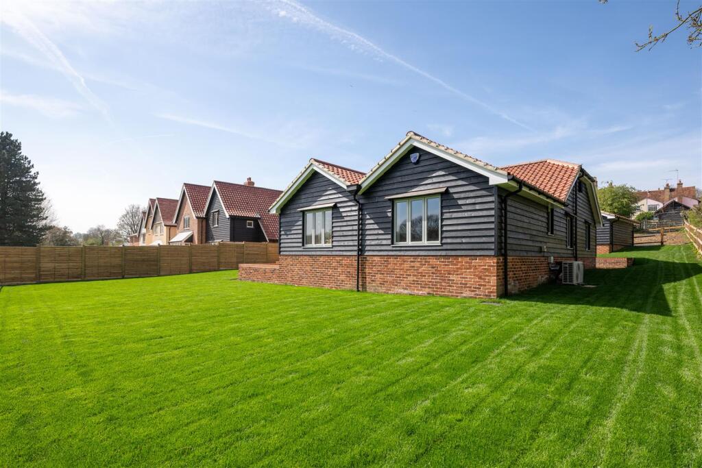 250412 - Halls Close, Braughing - 07.jpg