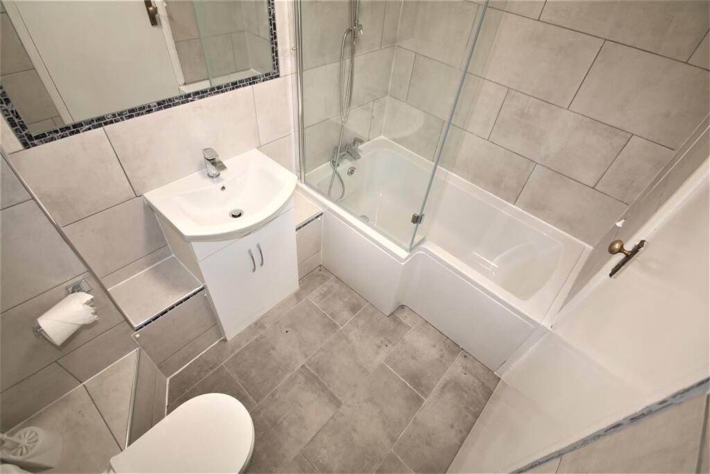 Bathroom a.JPG