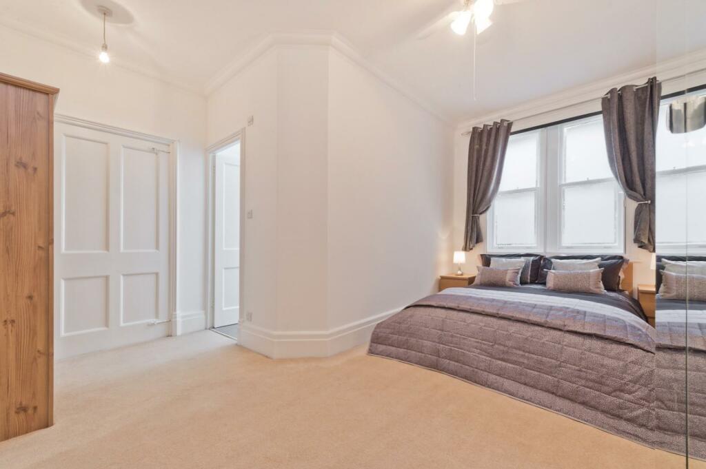 bedroom (2).jpg