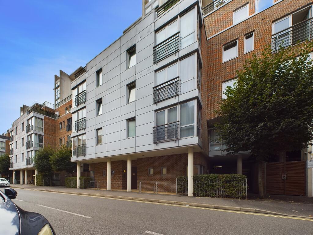 Hamburg House, Cross Street