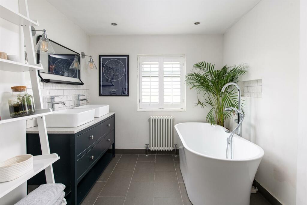 Bathroom_1.jpg
