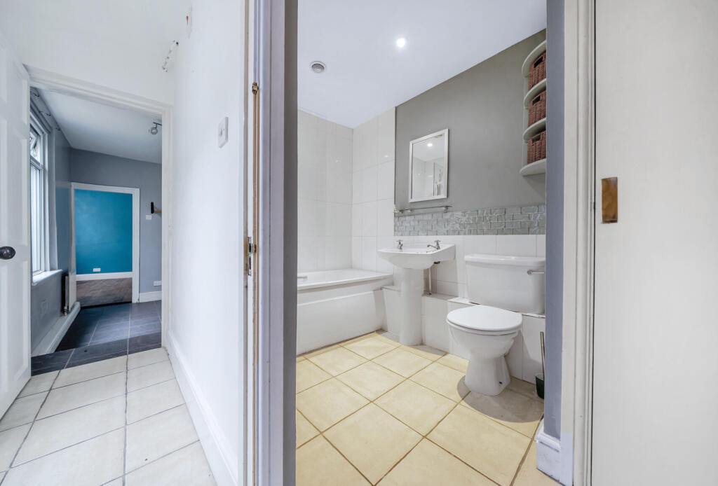 1365982-7-68efa21...