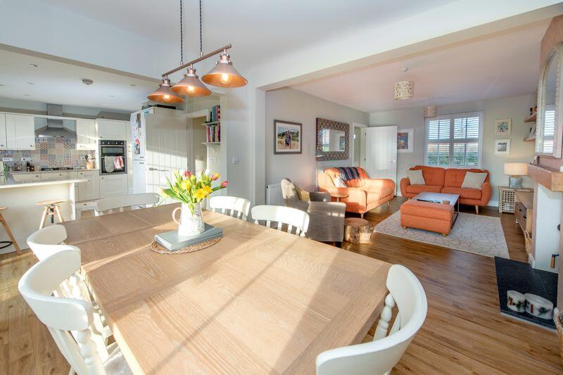 Kitchen/dining/sitting room