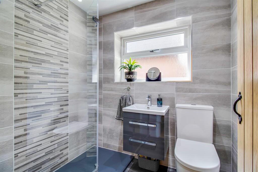 SHOWER ROOM/W.C.
