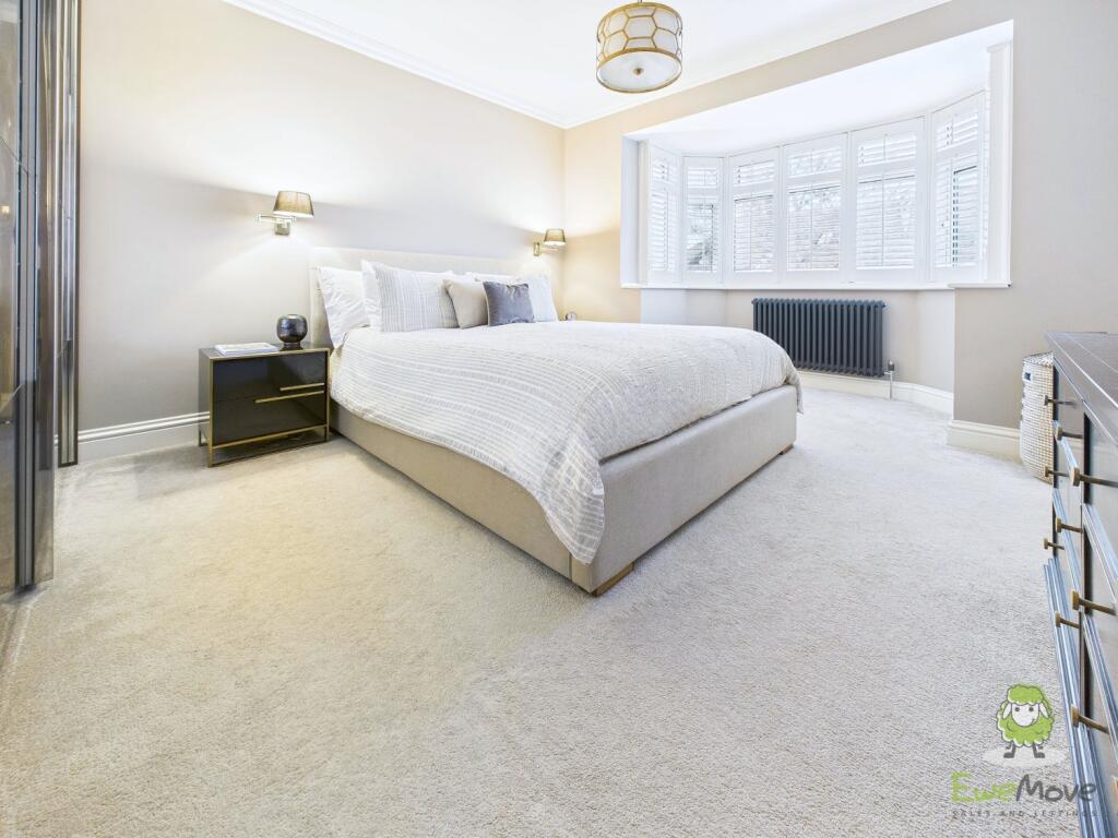 CAM01543G0-PR0166-STILL017