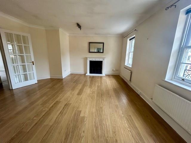 42 Markham Court lounge.jpg