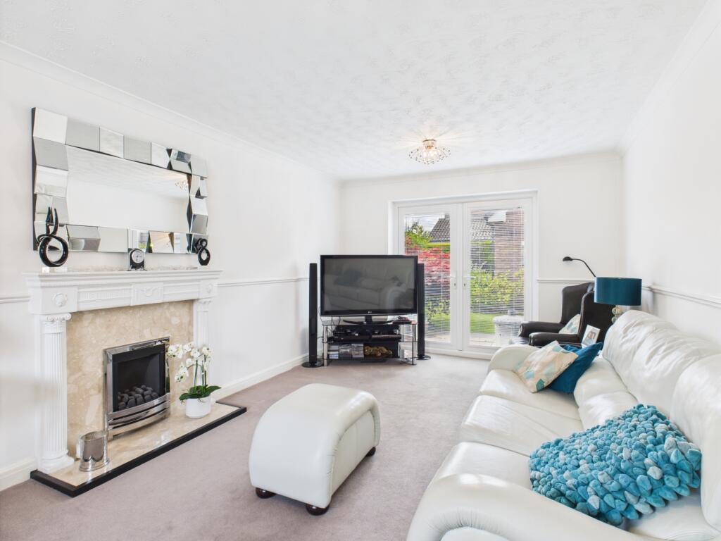 CAM03729G0-PR0056-STILL027