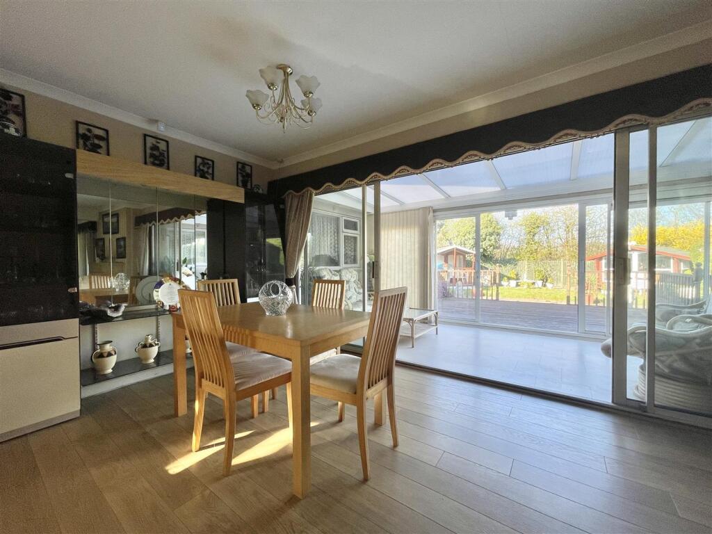 Open Plan Lounge Diner