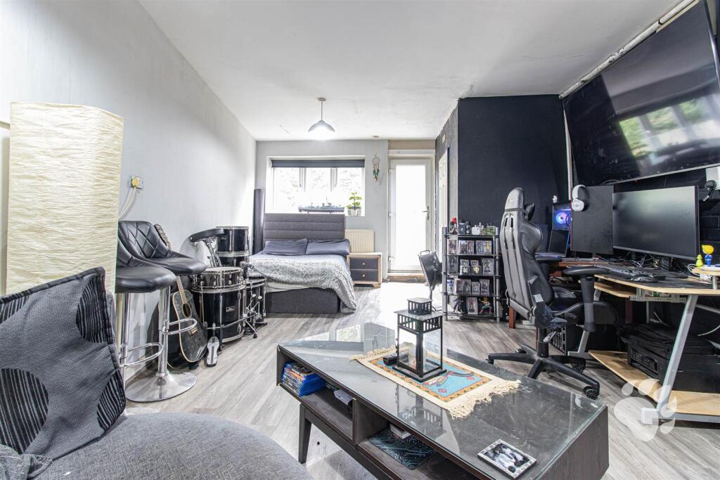 Sitting Room / Bedroom 4