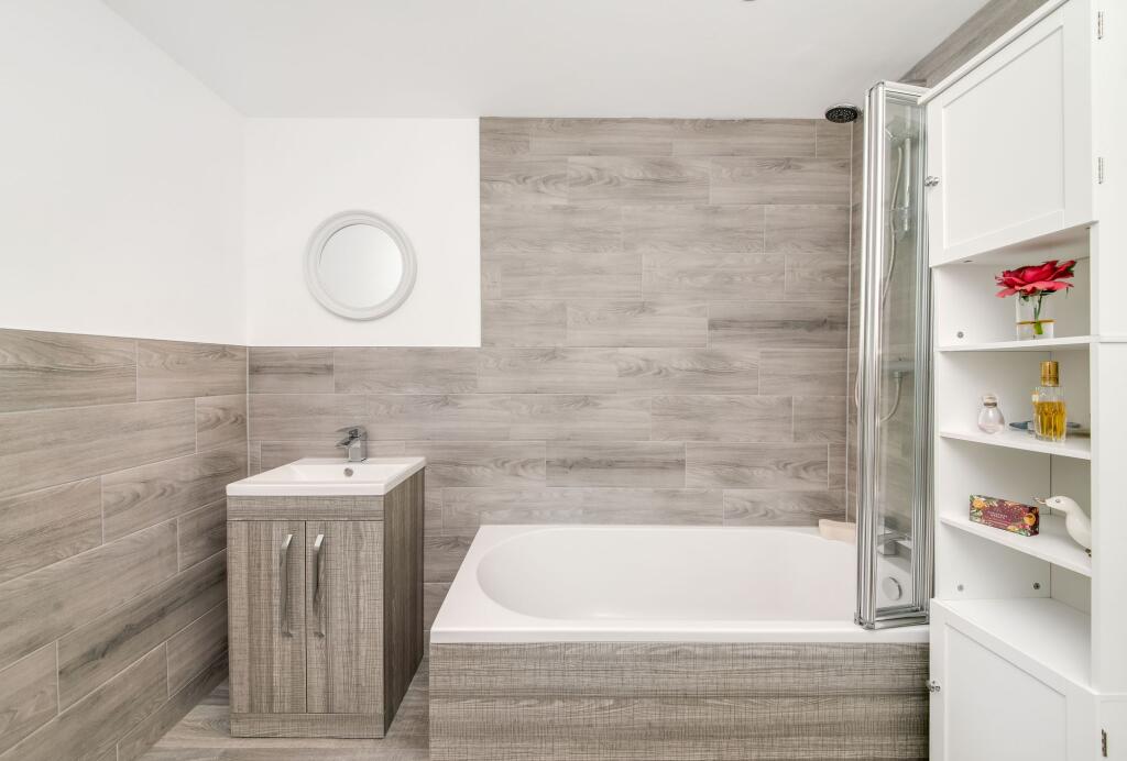 HOUSE BATHROOM