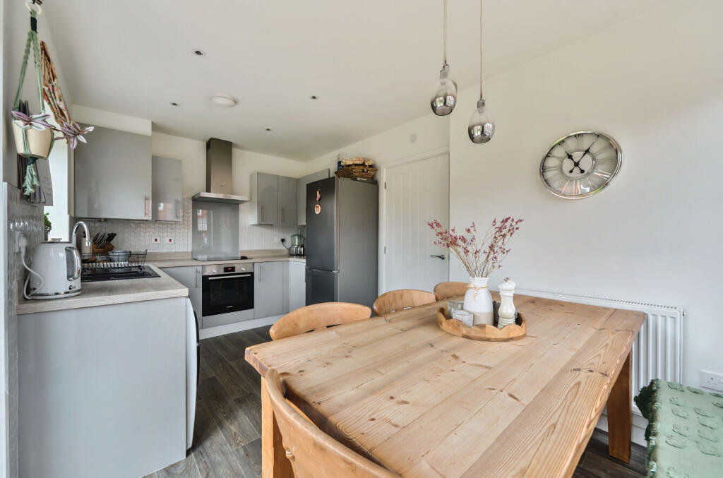 1305443-4-68495c9...