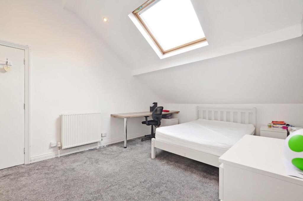 99 Harcourt, F3 - Bedroom 2, pic 2.jpg