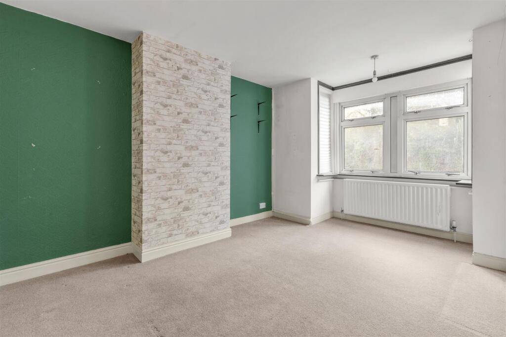 153 Hughenden Rd, HP13 5PN-4.jpg