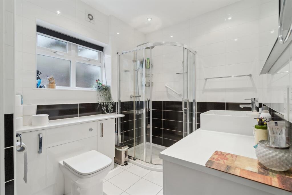 Bedroom 6 En-suite (Ground Floor)
