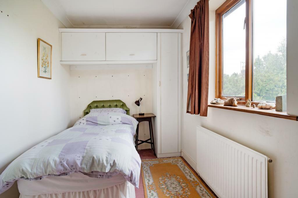 321881 70A Copt Elm Road - (11).jpg