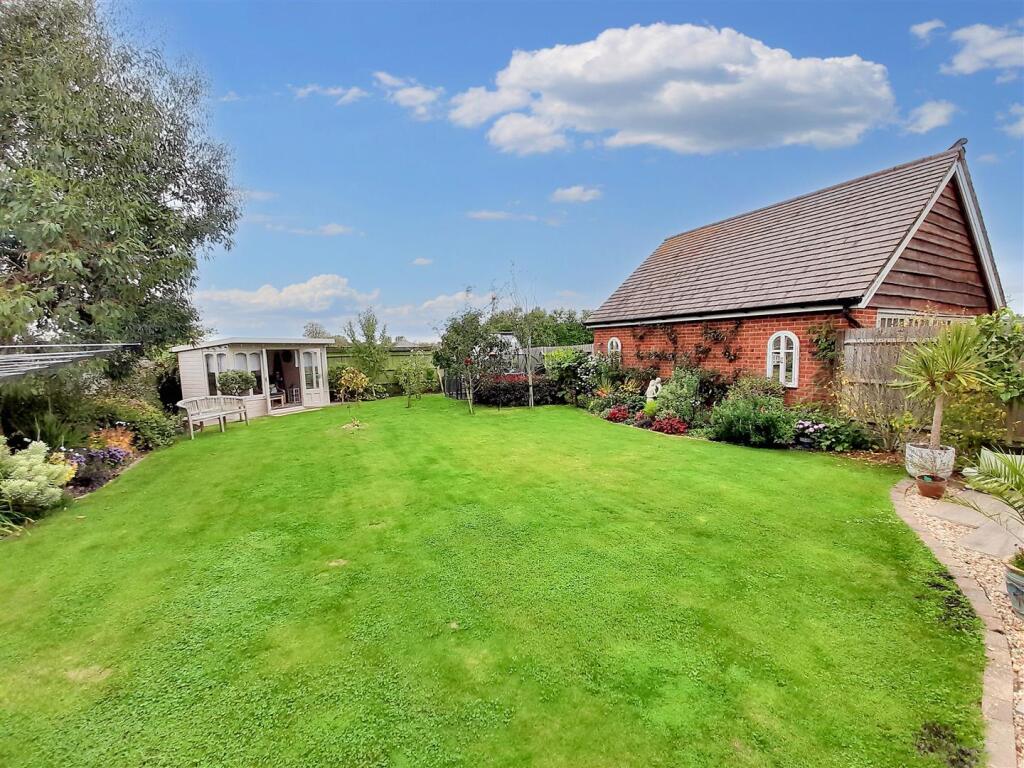 Rear garden 4 new.jpg