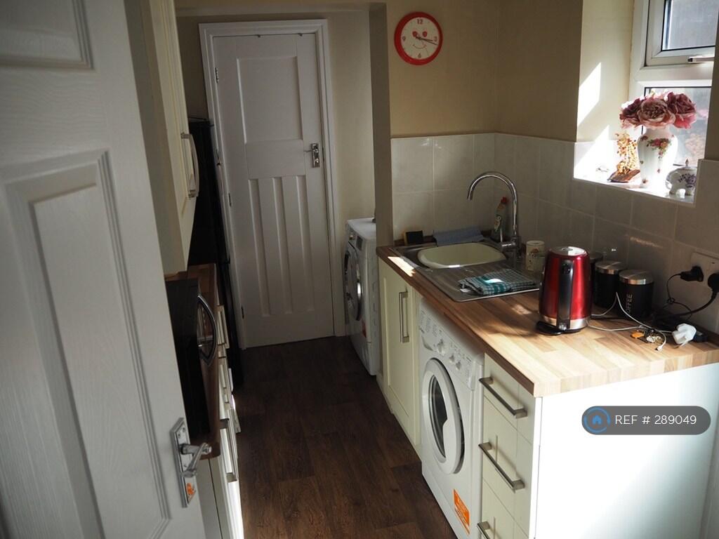 Kitchen Pic 1