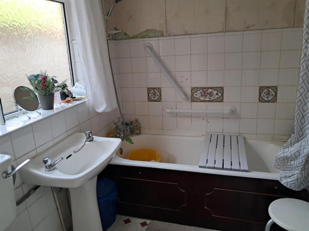 WhatsApp Image 2025-11-20 at 16.11.20_321bb5c2.jpg