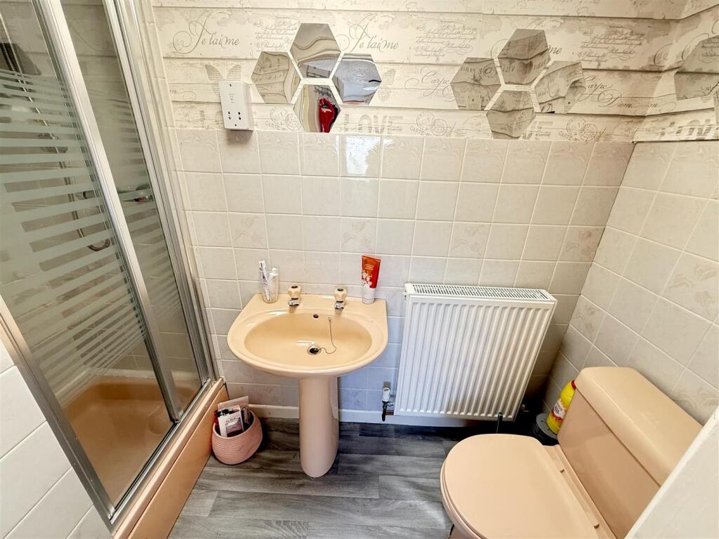 Ensuite shower room