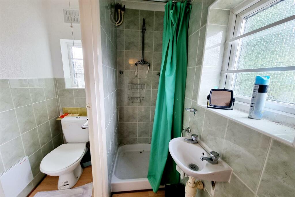 DOWNSTAIRS CLOAKROOM/SHOWER ROOM: