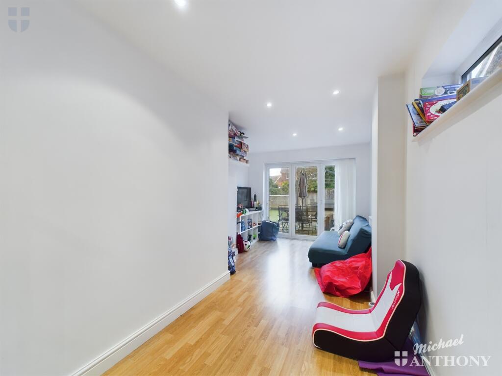 CAM03218G0-PR0079-STILL010