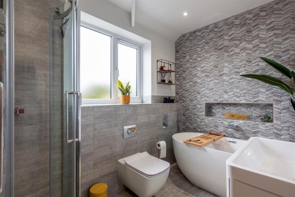 Bathroom Aspect 2.jpg